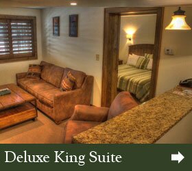 deluxe-king-suite at the shady lawn lodge